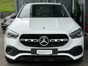 MERCEDES-BENZ GLA 200 4Matic Progressive 8G-DCT