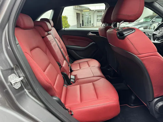 MERCEDES-BENZ B 220 CDI Swiss Star Edition AMG Line 4Matic