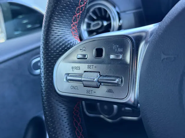 MERCEDES-BENZ A 200 AMG Line