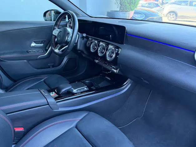 MERCEDES-BENZ A 200 AMG Line