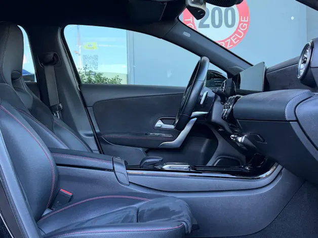 MERCEDES-BENZ A 200 AMG Line