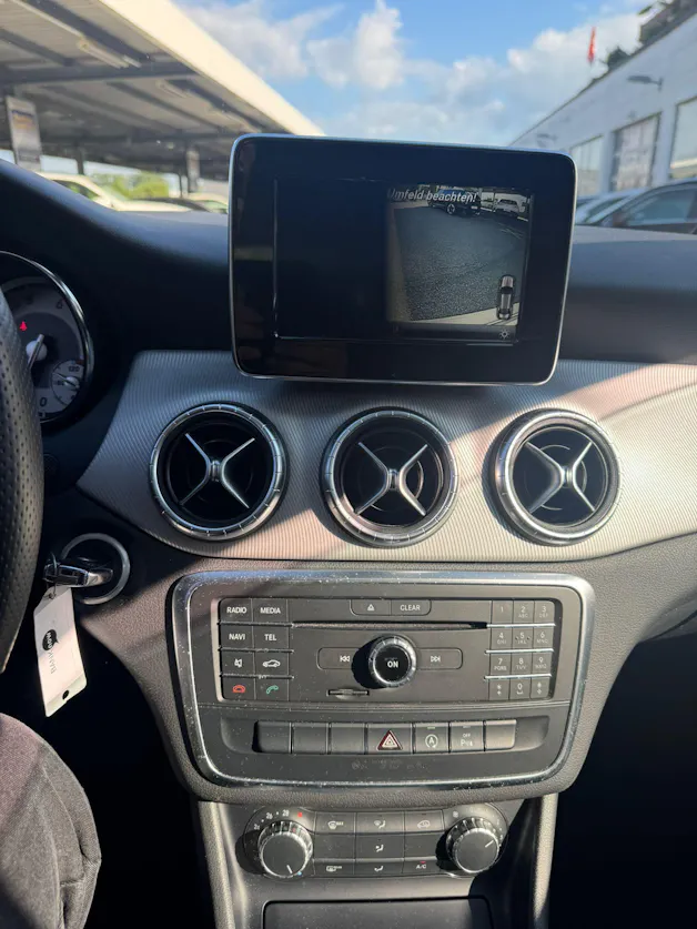 MERCEDES-BENZ CLA 200 Urban