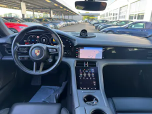 PORSCHE Taycan 4 Cross Turismo