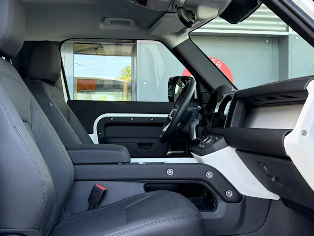 Land Rover Defender 90 3.0 D I6 200 S