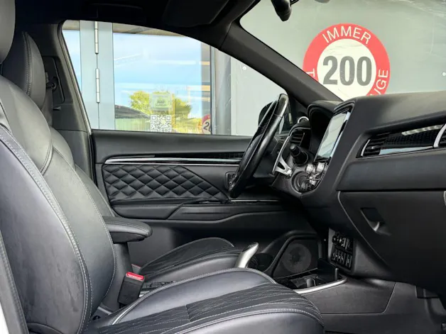 Mitsubishi Outlander 2.4 PHEV Diamond 4WD Automatic