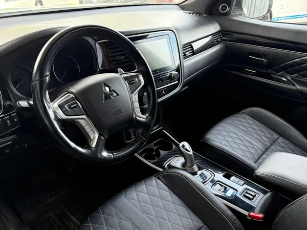 Mitsubishi Outlander 2.4 PHEV Diamond 4WD Automatic