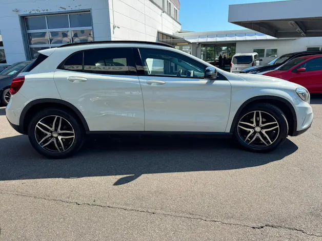 MERCEDES-BENZ GLA 200 Night Star 7G-DCT