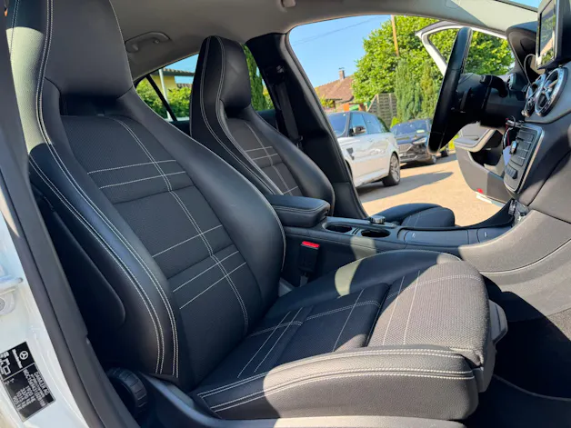 MERCEDES-BENZ GLA 200 Night Star 7G-DCT