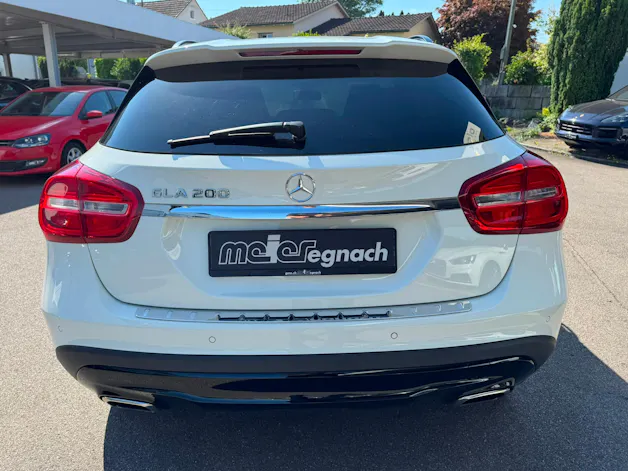 MERCEDES-BENZ GLA 200 Night Star 7G-DCT