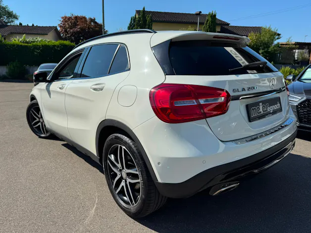 MERCEDES-BENZ GLA 200 Night Star 7G-DCT