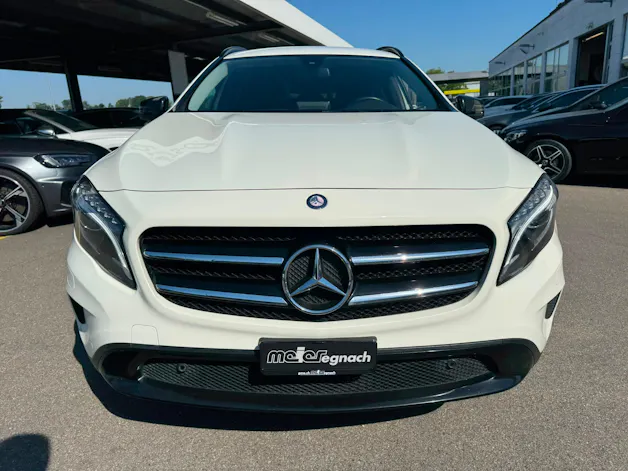 MERCEDES-BENZ GLA 200 Night Star 7G-DCT