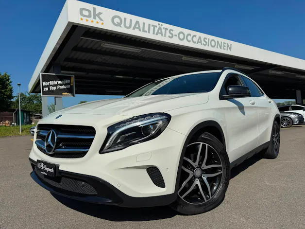 MERCEDES-BENZ GLA 200 Night Star 7G-DCT