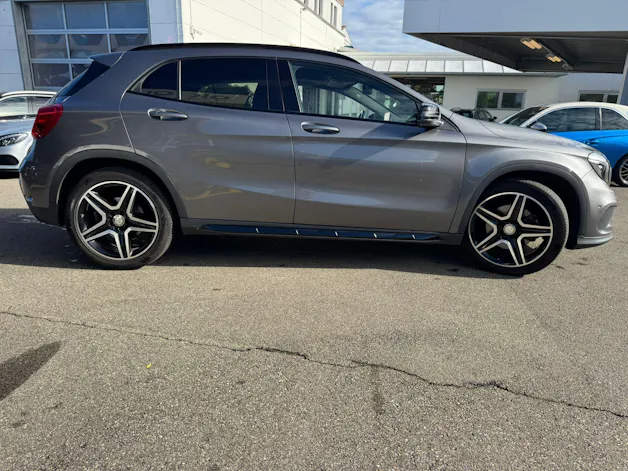 MERCEDES-BENZ GLA 250 AMG Line 4Matic 7G-DCT