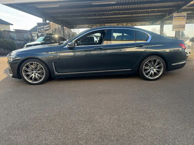 BMW 750i xDrive Steptronic