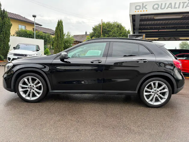 MERCEDES-BENZ GLA 200 Night Star