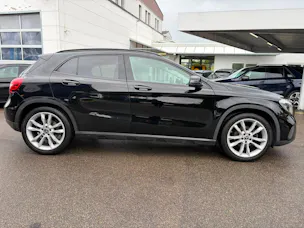 MERCEDES-BENZ GLA 200 Night Star