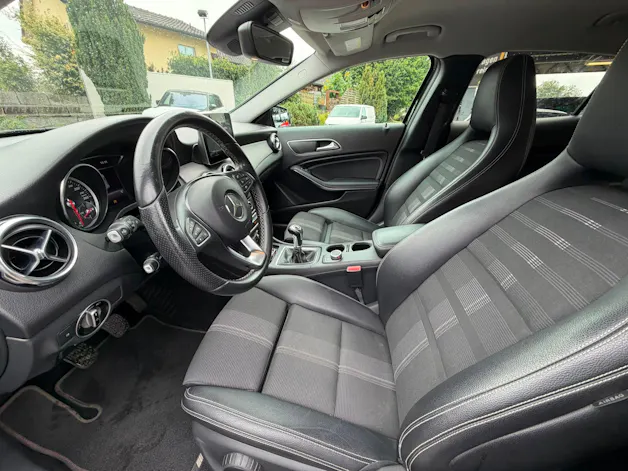 MERCEDES-BENZ GLA 200 Night Star
