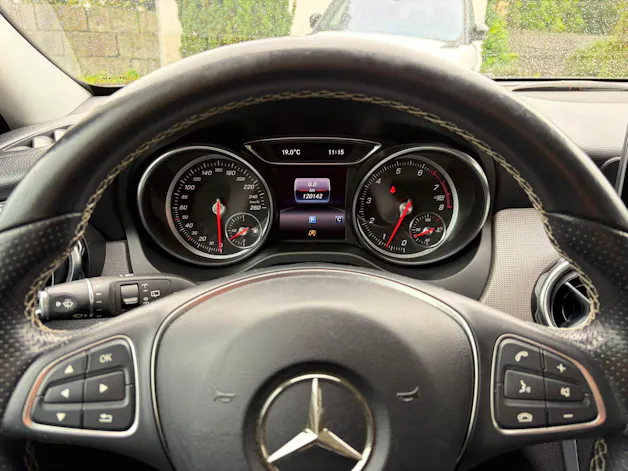 MERCEDES-BENZ GLA 200 Night Star