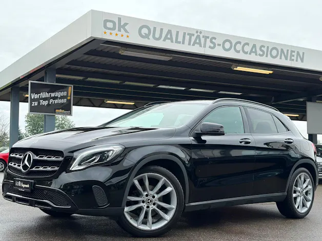 MERCEDES-BENZ GLA 200 Night Star
