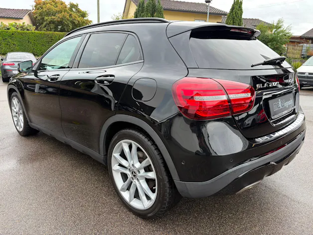 MERCEDES-BENZ GLA 200 Night Star