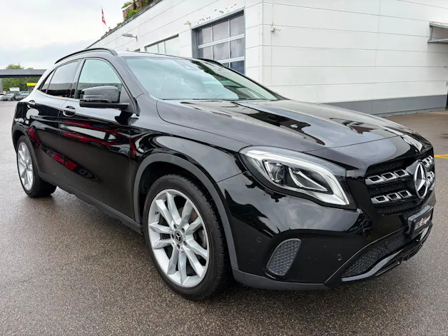 MERCEDES-BENZ GLA 200 Night Star