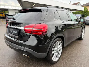 MERCEDES-BENZ GLA 200 Night Star