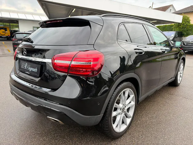 MERCEDES-BENZ GLA 200 Night Star
