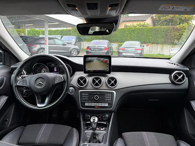 MERCEDES-BENZ GLA 200 Night Star