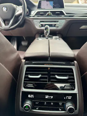 BMW 750i xDrive Steptronic