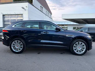 Jaguar F-Pace 30t 2.0 Portfolio AWD Automatik