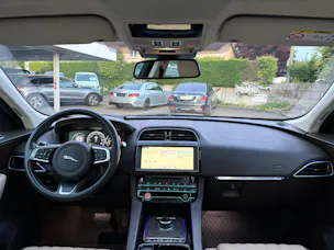 Jaguar F-Pace 30t 2.0 Portfolio AWD Automatik