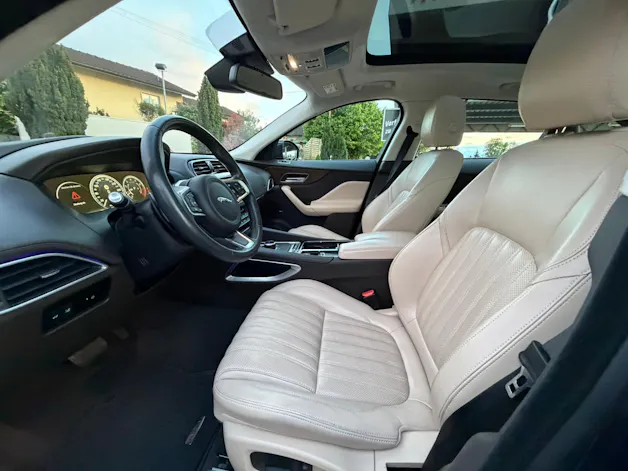 Jaguar F-Pace 30t 2.0 Portfolio AWD Automatik