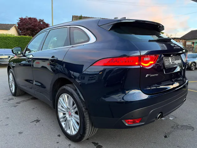 Jaguar F-Pace 30t 2.0 Portfolio AWD Automatik