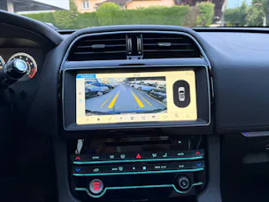 Jaguar F-Pace 30t 2.0 Portfolio AWD Automatik