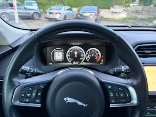 Jaguar F-Pace 30t 2.0 Portfolio AWD Automatik