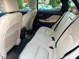 Jaguar F-Pace 30t 2.0 Portfolio AWD Automatik