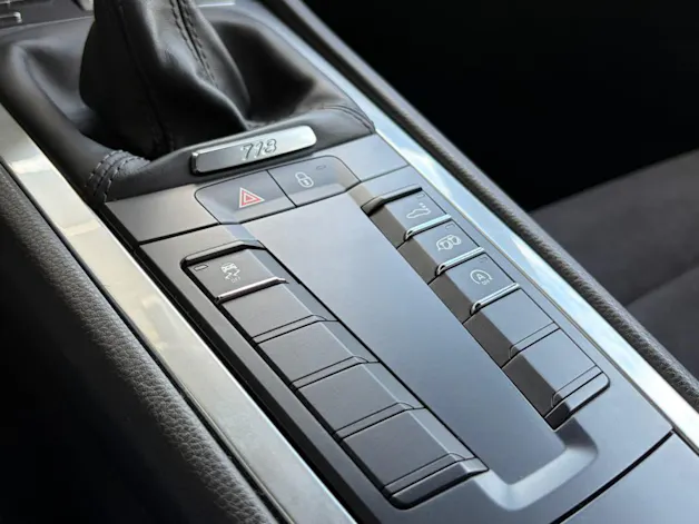 PORSCHE 718 Cayman 2.0