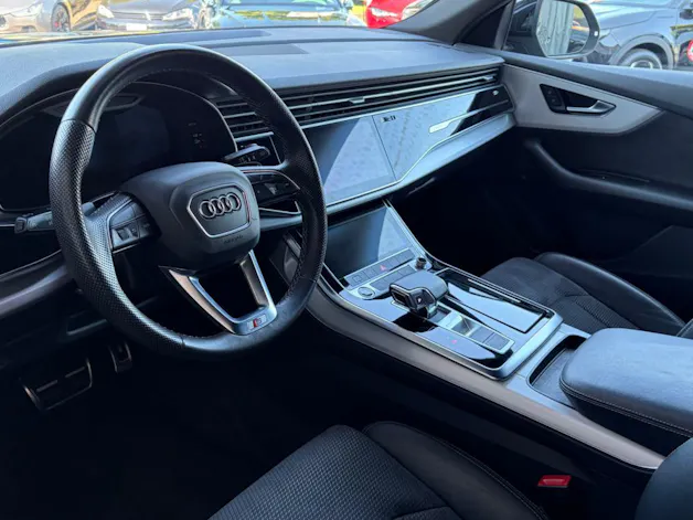 AUDI Q8 55 TFSi quattro S line