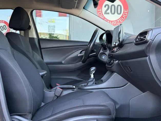 HYUNDAI i30 Fastback 1.5 T-GDi Amplia 48V