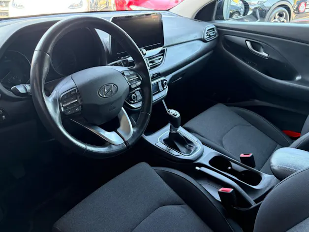 HYUNDAI i30 Fastback 1.5 T-GDi Amplia 48V