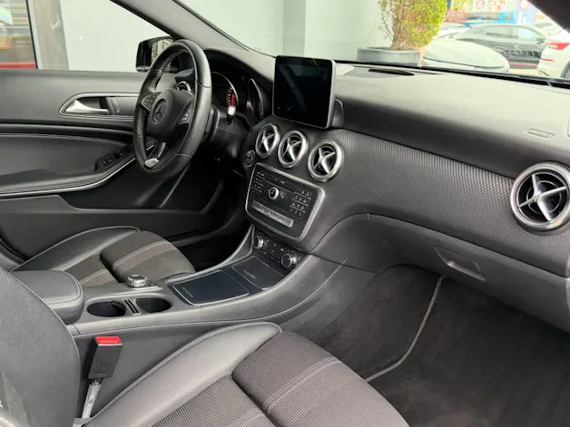MERCEDES-BENZ A 180 Urban 7G-DCT