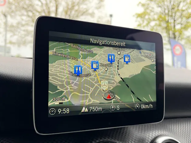 MERCEDES-BENZ A 180 Urban 7G-DCT