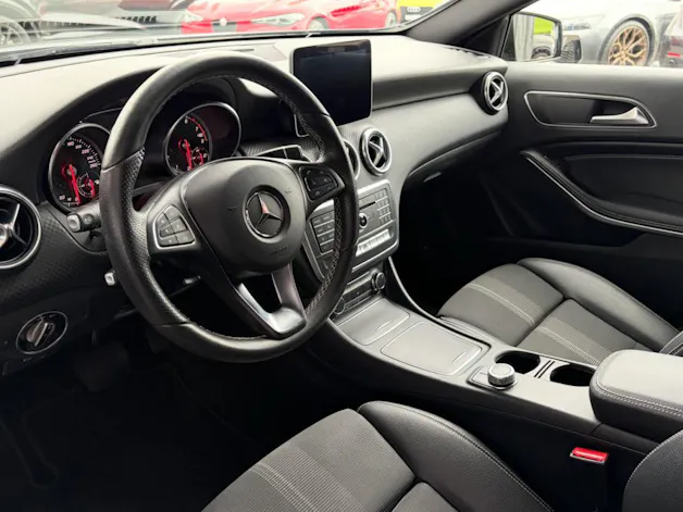 MERCEDES-BENZ A 180 Urban 7G-DCT