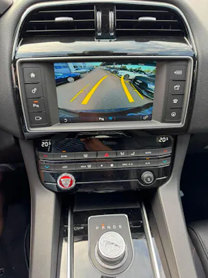Jaguar F-Pace 2.0d Pure AWD Automatik