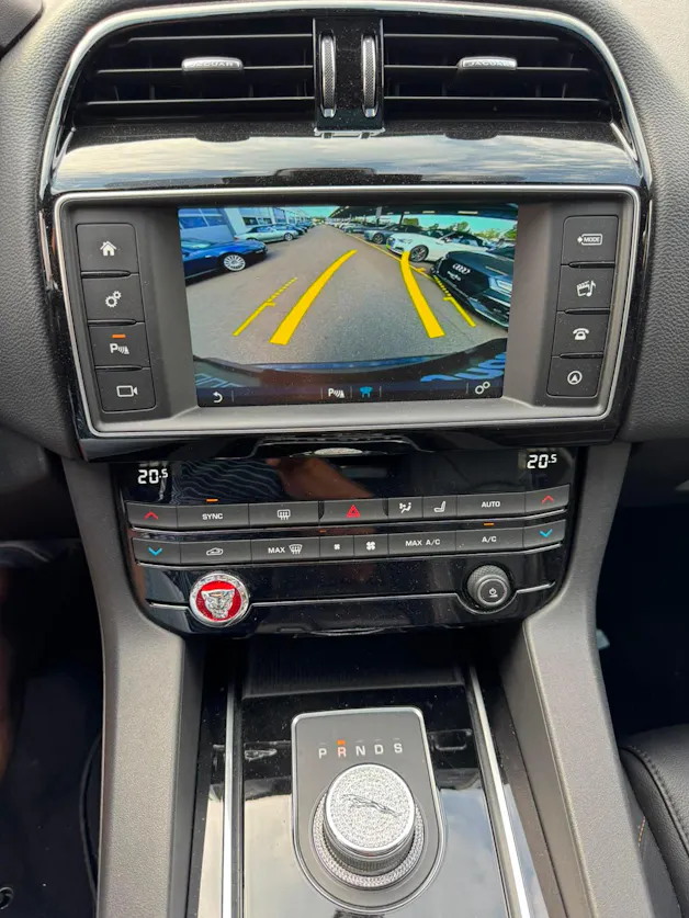 Jaguar F-Pace 2.0d Pure AWD Automatik