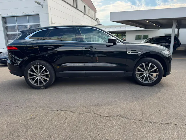 Jaguar F-Pace 2.0d Pure AWD Automatik