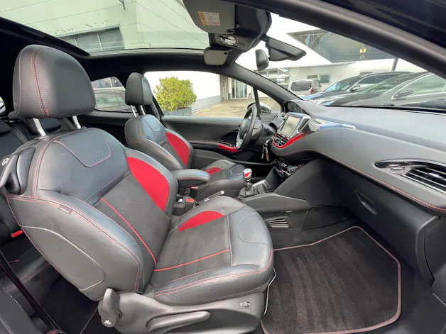 PEUGEOT 208 1.6 Turbo GTi