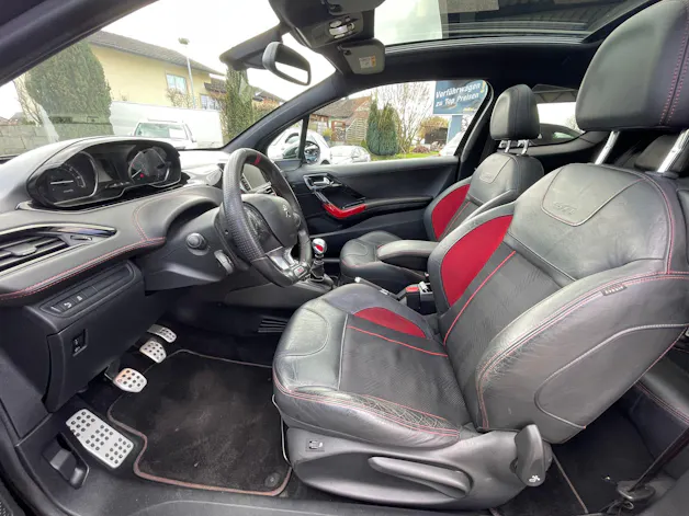 PEUGEOT 208 1.6 Turbo GTi