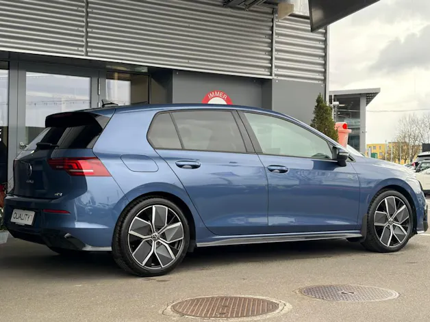VW Golf VIII 1.5 eTSi mHEV R-Line
