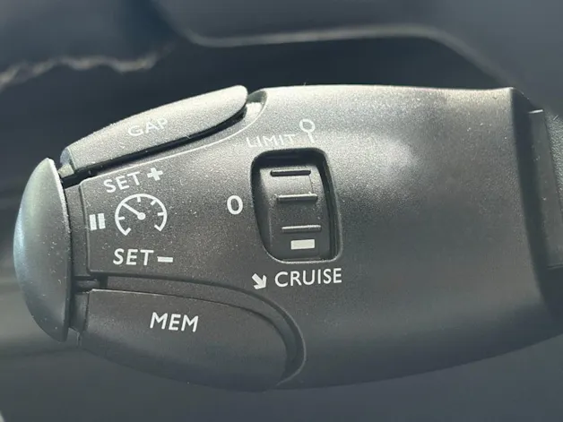 PEUGEOT 5008 1.5 BlueHDi Allure EAT